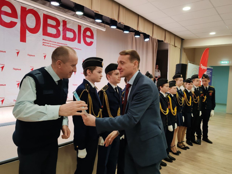 Так масштабно наши школьники давно не играли))).